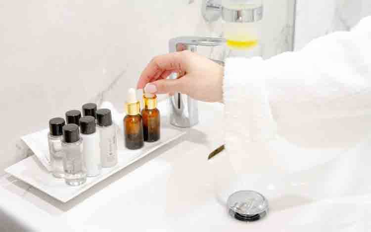 Jaga Kelembaban Kulit dengan Skincare Mengandung Hyaluronic Acid