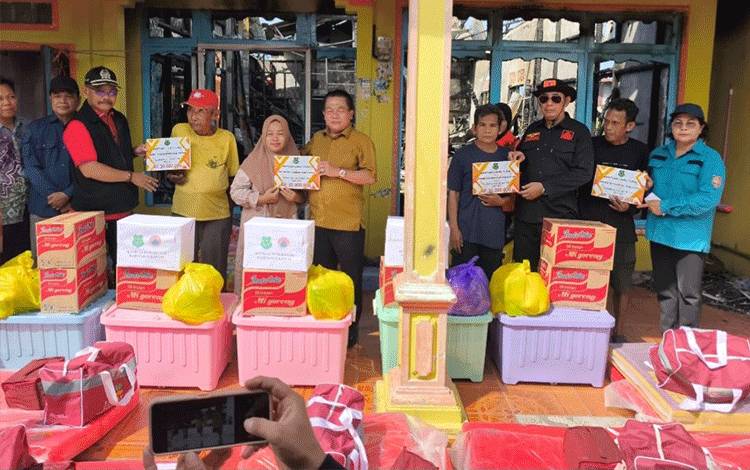 Bantuan Rp30 Juta Disalurkan untuk Korban Kebakaran di Basarang dan Jalan Anggrek