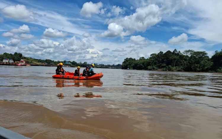 Tim SAR Cari Anggota Polri dan ABK Hilang di Sungai Barito