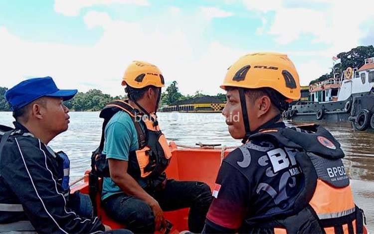 Anggota Polisi dan ABK Tongkang Tenggelam di Sungai Barito Muara Teweh