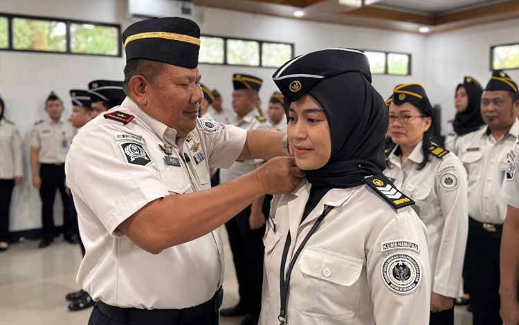 11 Pegawai Kanwil Ditjenpas Kalteng Resmi Naik Pangkat