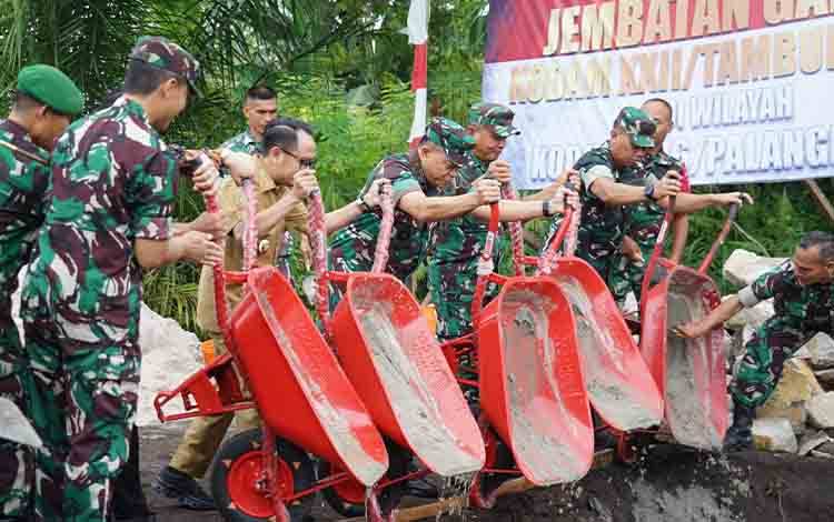 Pangdam XXII Tambun Bungai Pimpin Peletakan Batu Pertama Jembatan Garuda di Palangka Raya