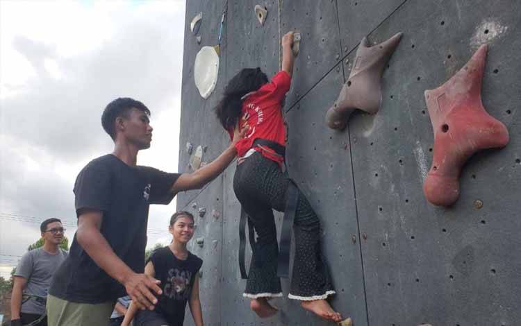 FPTI Kotim Perkenalkan Panjat Tebing ke Anak Usia Dini untuk Regenerasi Atlet