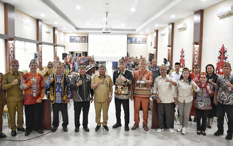 Bupati Kapuas Tekankan Peran Generasi Muda dalam Menjaga Nilai Adat yang Tergerus Modernisasi