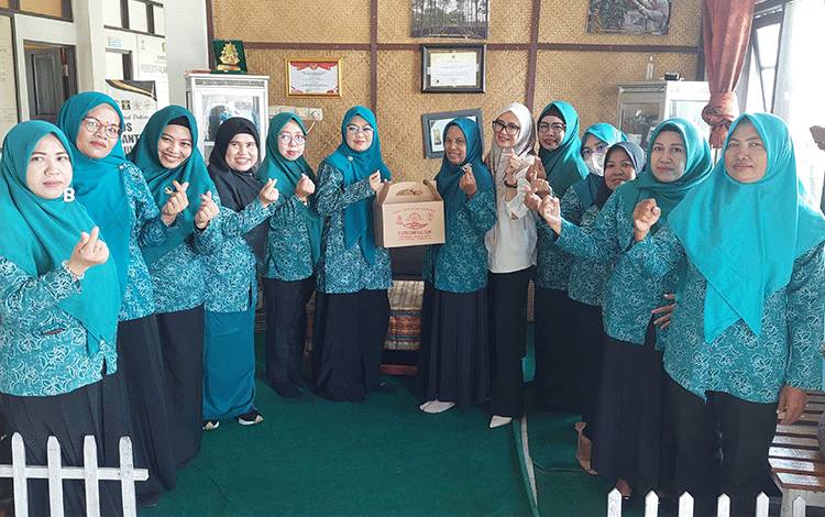 Lurah Kalampangan Terima Kunjungan Studi Tiru PKK Kuala Pembuang