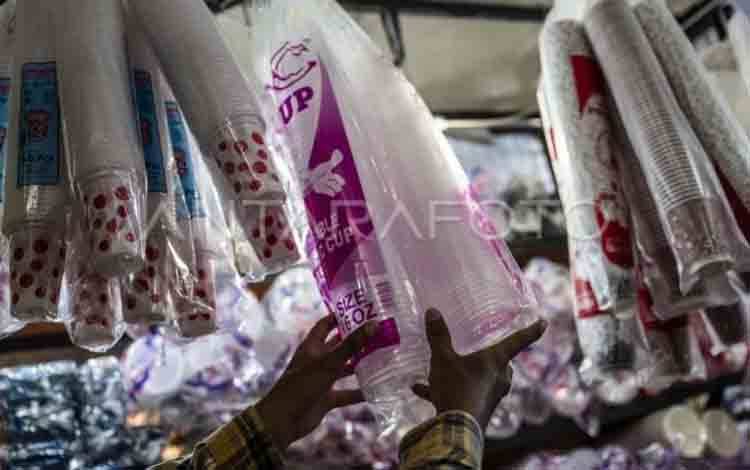 Pemerintah Siapkan Strategi Hadapi Kenaikan Harga Plastik