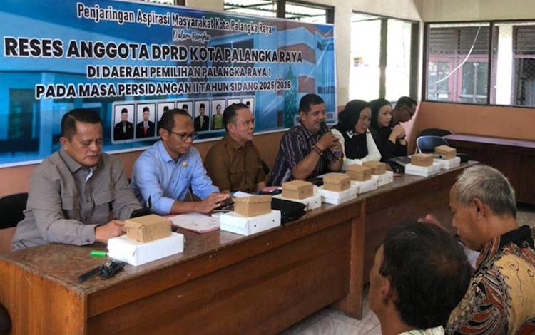 Warga Banturung Keluhkan Jalan KKN Rusak dan Akses TPU saat Reses DPRD Palangka Raya