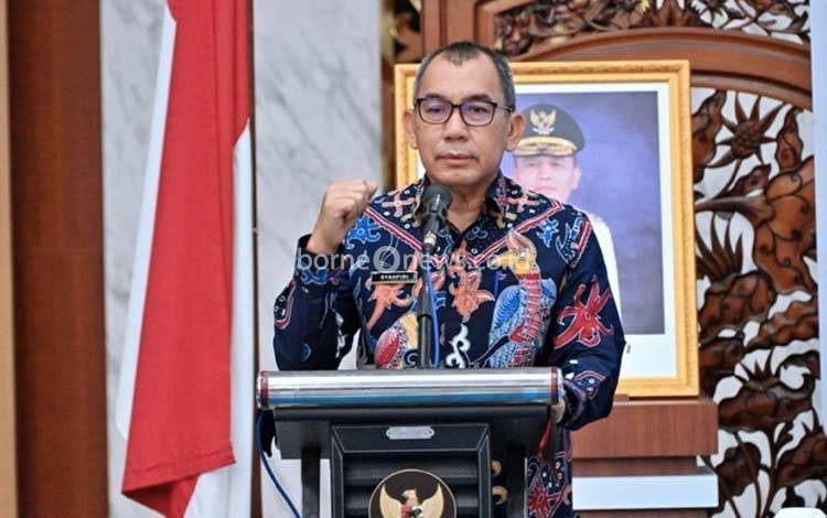 Plt. Kepala Bapperida Provinsi Kalteng Syahfiri saat Menyampaikan Arahan Sekaligus Membuka Acara. (FOTO: BAPPERIDA KALTENG)
