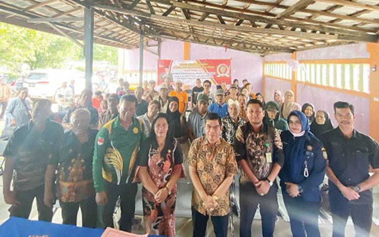 Ampera AY Mebas Serap Aspirasi Warga Ampah Kota, Infrastruktur Jalan dan Jembatan Jadi Usulan Utama