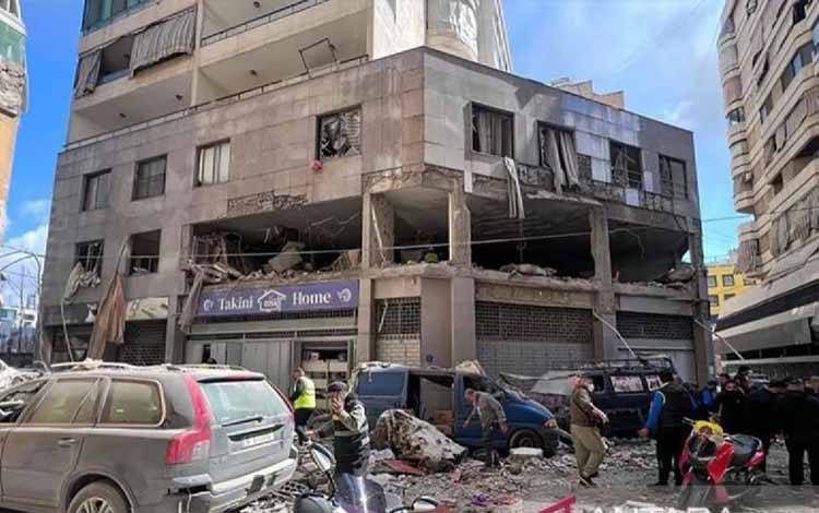 Sebuah bangunan yang rusak dan puing-puing terlihat setelah serangan udara Israel menargetkan daerah Bechara El Khoury, menyebabkan kehancuran di daerah sekitarnya di Beirut, Lebanon, pada 8 April 2026. (ANTARA/Houssam Shbaro/Anadolu/pri.)