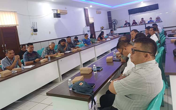Rapat koordinasi persiapan MoU program SISKA di Kantor Dinas Pertanian dan Ketahanan Pangan Kotawaringin Timur, Jumat, 10 April 2026. (FOTO: DEWIP)