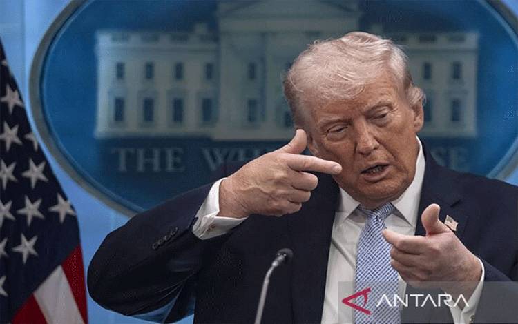 Trump Minta Tarif Mitra Dagang Iran Masuk RUU Sanksi Rusia-Iran