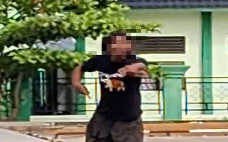 Pria Mengamuk Bawa Sajam di Masjid Agung Kapuas Buat Warga Resah