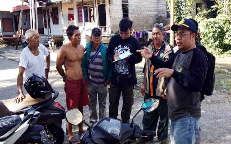Plt Lurah Jambu Pepeuwanto bersama jajaran melaksanakan peninjauan lapangan (survey lokasi) rencana pembangunan 4 (empat) Poskamling, Jumat 10 April 2026.(foto: Dhani)