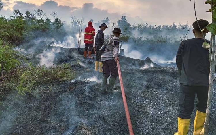 Perjuangan Senyap Padamkan Karhutla di Tengah Ancaman El Nino