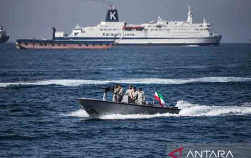 Iran Tegaskan Akan Cegah Kapal Perang Melintasi Selat Hormuz