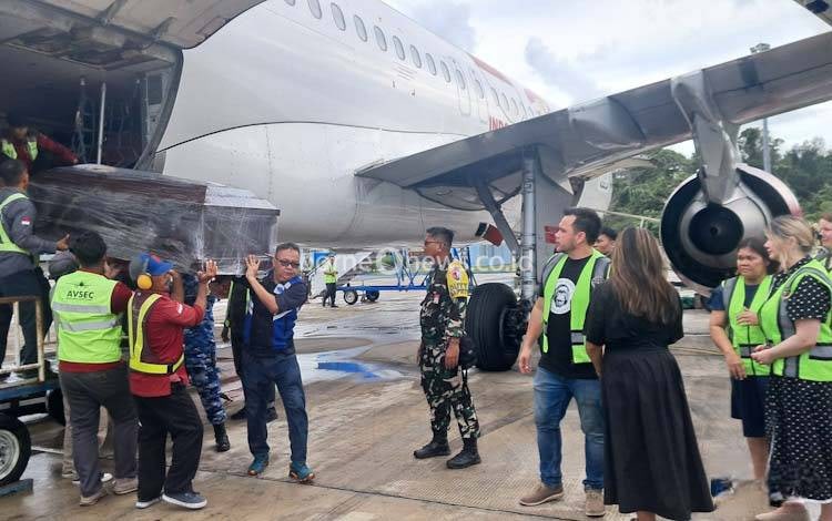 Jenazah Birute Galdikas Tiba di Pangkalan Bun Disambut Keluarga dan FKPD Kobar