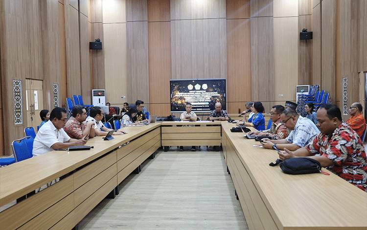Rapat kerja Lembaga Pengembangan Pesparawi Daerah Kalimantan Tengah dalam mempersiapkan Pesparawi XIV tingkat nasional tahun 2026 di Manokwari.(FOTO: Istimewa)