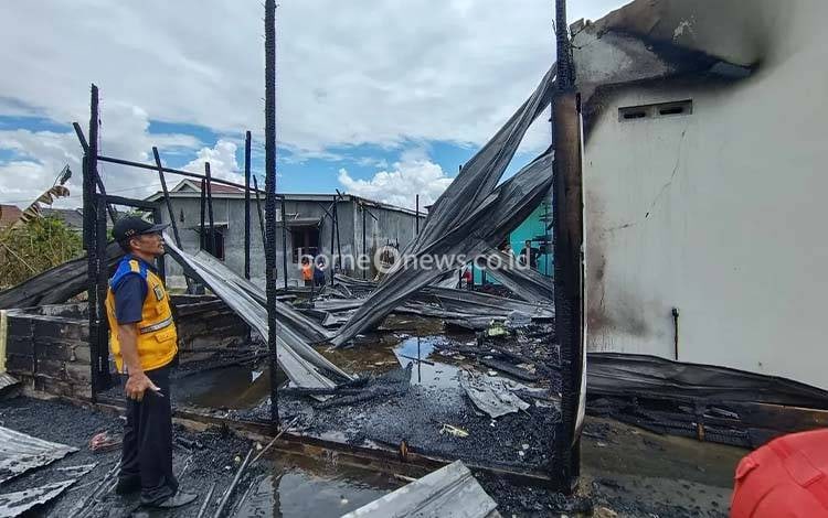 Kebakaran Landa Rumah Warga di Kelurahan Sabaru, Kerugian Rp250 Juta