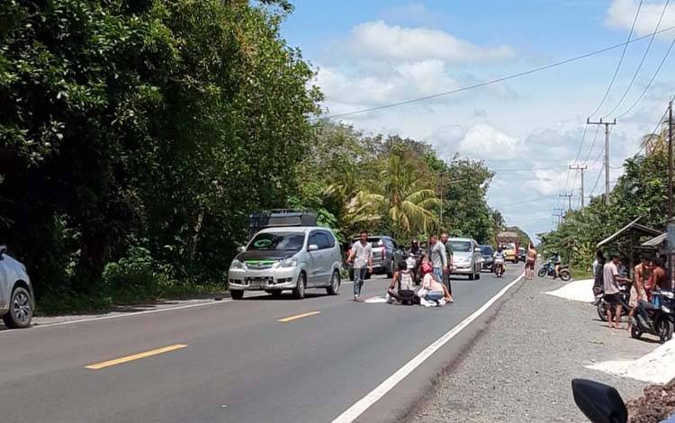 Lakalantas di Basarang, Perempuan Terluka Parah Dievakuasi ke RSUD Kapuas
