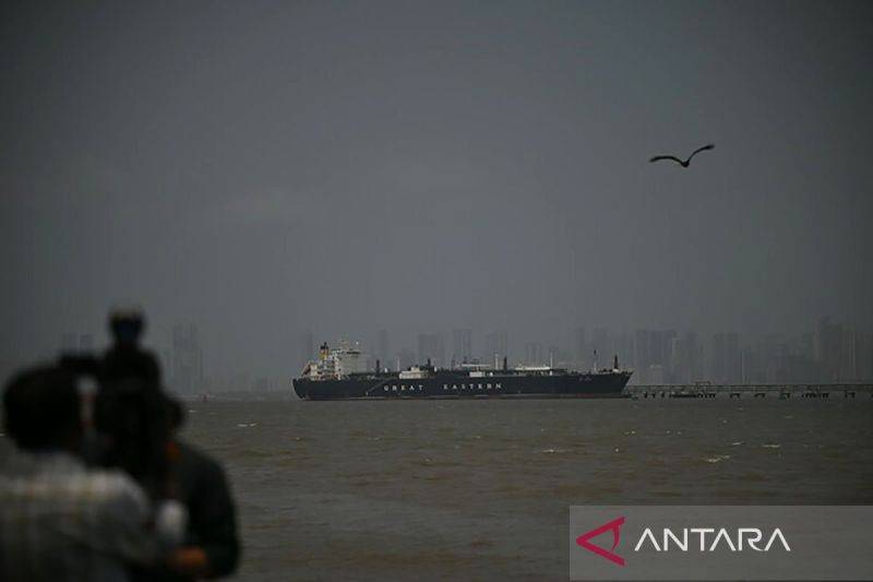 IRGC Sebut Sebuah Kapal Tanker Terkena Ranjau di Selat Hormuz