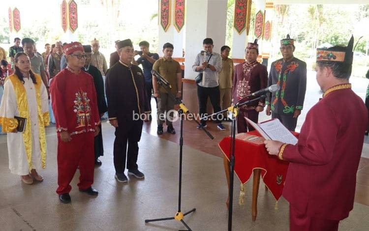 Lantik Dua Damang Baru, Bupati Katingan: Jaga Marwah Adat dan Nilai Rumah Betang