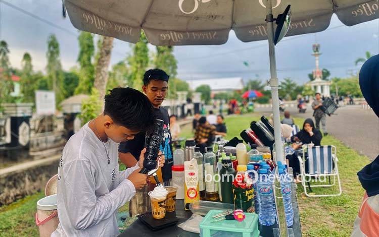 Bahan Baku Naik Drastis, Pelaku Usaha Coffee Shop di Kuala Pembuang Bertahan Tanpa Naikkan Harga