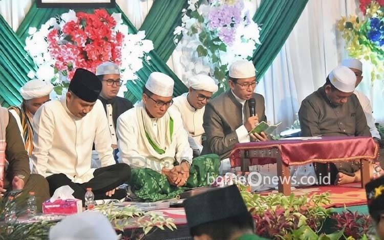 Hadiri Haul Akbar ke-220 Datu Kalampayan, Wali Kota Fairid Naparin Tekankan Pentingnya Teladani Nilai Keagamaan