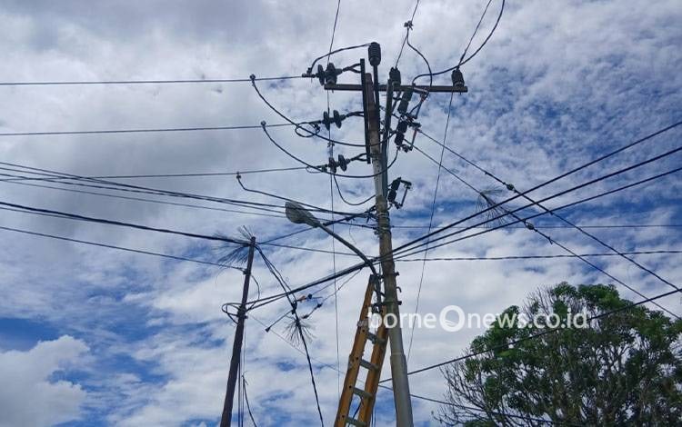 Gangguan SUTR, Sejumlah Wilayah Kuala Kapuas Tanpa Listrik