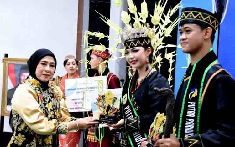 Ketua TP PKK Barito Utara Apresiasi Generasi Muda di Grand Final Putra Putri Pariwisata 2026