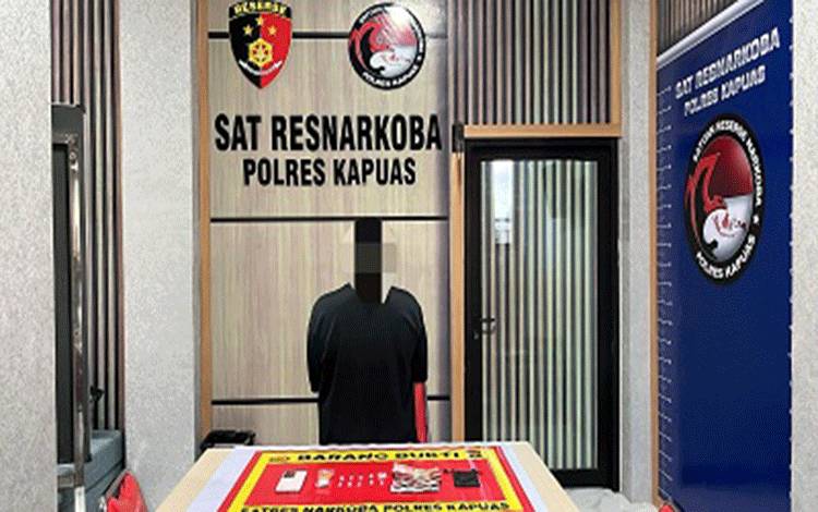 Ibu Rumah Tangga di Jalan Jepang Kapuas Ditangkap, 10 Paket Sabu Disita
