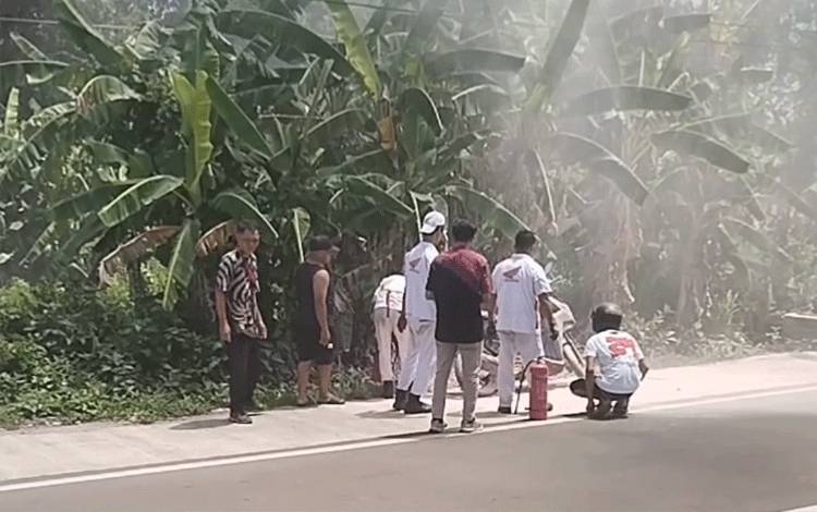 Motor Warga Terbakar saat Melintas di Jalan Pemuda Kuala Kapuas