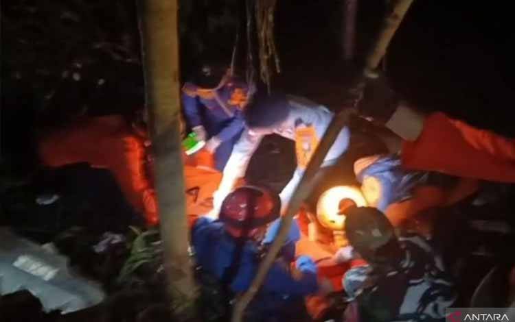 8 Penumpang Heli Jatuh di Kalbar Dievakuasi Kondisi Meninggal