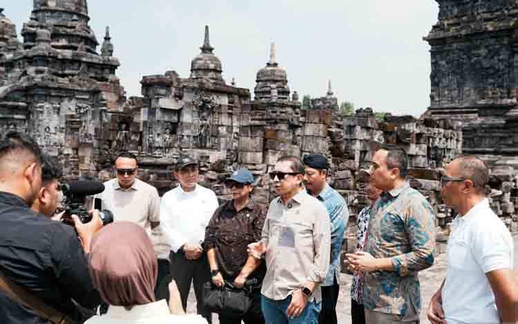 Menbud Tekankan Pentingnya Percepatan Restorasi Bangunan Candi