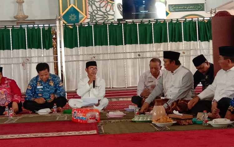 Kepala Kemenag Kapuas, Achmad Farichin dalam rapat kesiapan Tabligh Akbar Kapuas 2026 di Masjid Agung Al Mukarram, Kuala Kapuas, Jumat, 17 April 2026. (FOTO: IST)