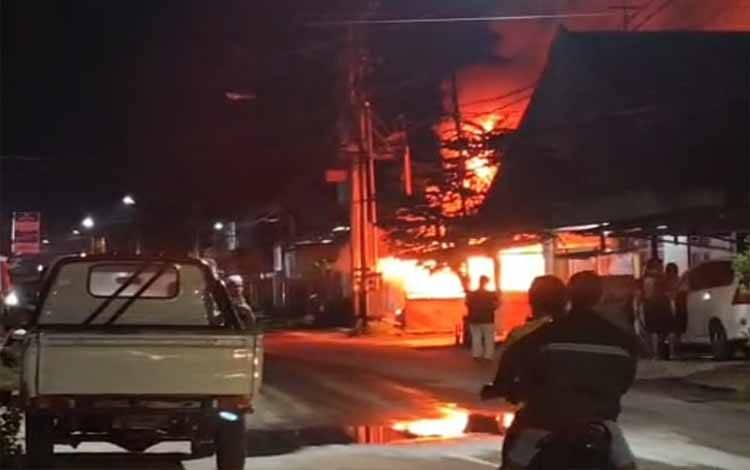 Ruko di Kumai Hangus Terbakar