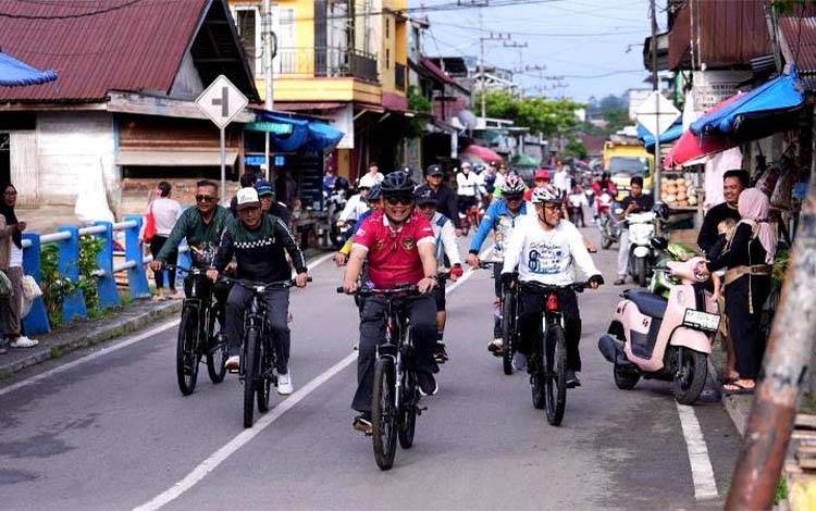 Bupati Barito Utara Pimpin Gowes Bersama Ajak Masyarakat Terapkan Hidup Sehat
