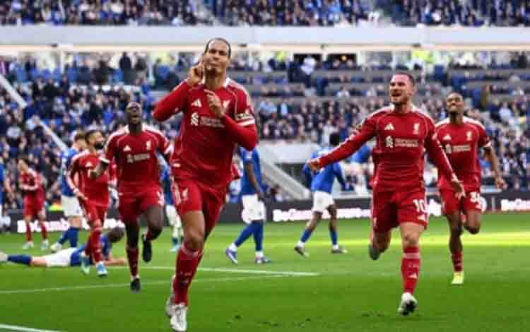 Gol Virgil van Dijk Bawa Liverpool Menang Dramatis 2-1 atas Everton