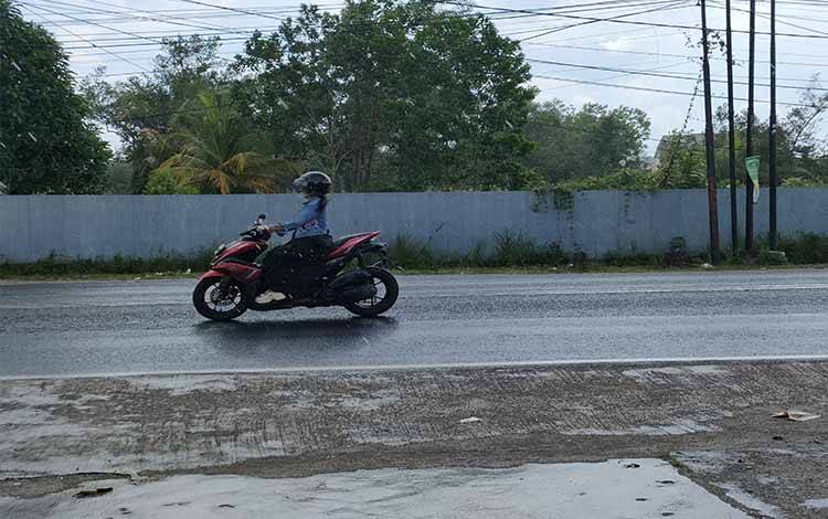 Prakiraan Cuaca Sepekan ke Depan : Sebagian Wilayah Kalteng Berpotensi Hujan Disertai Angin Kencang