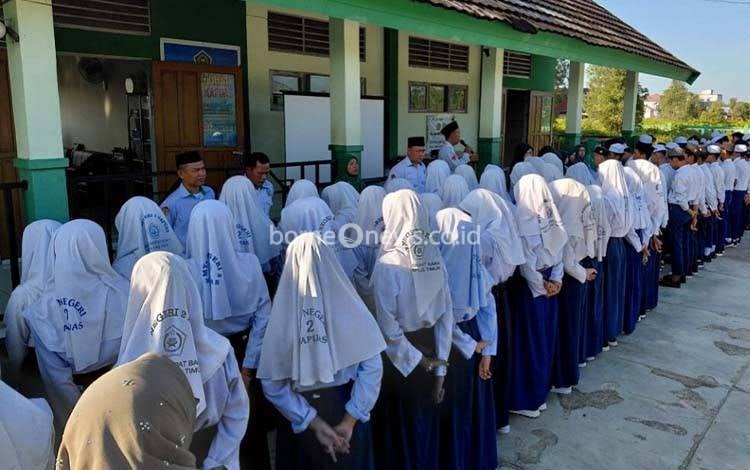 Suasana hari pertama pelaksanaan Ujian Madrasah (UM) jenjang Madrasah Tsanawiyah (MTs) tahun ajaran 2025/2026 di Kabupaten Kapuas, Senin, 20 April 2026 (FOTO: Kemenag Kapuas)