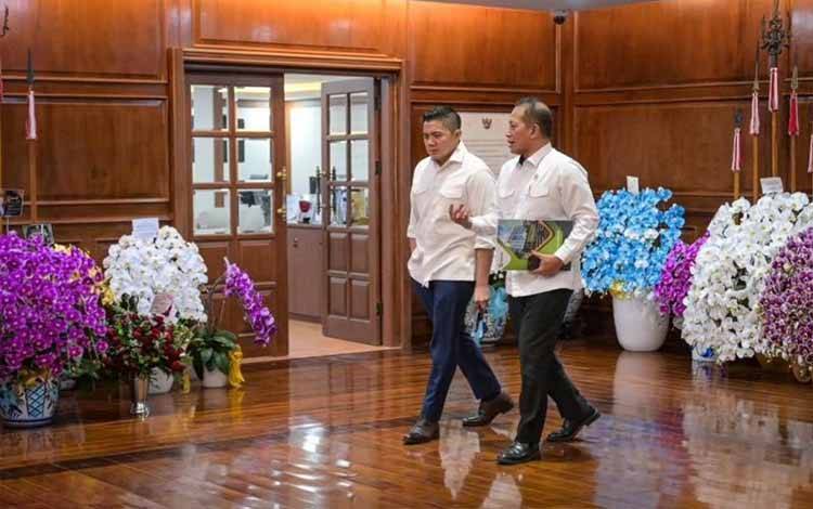 Seskab Terima Menteri Koperasi Bahas Rekrutmen Manajer Koperasi Desa