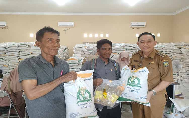 2.368 Warga Kelurahan Palangka Terima Bantuan Pangan Presiden