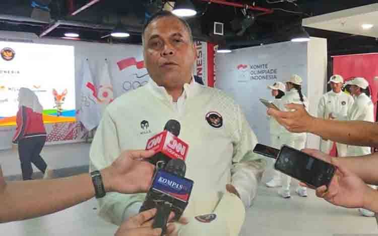 Chef de Mission Kontingen Indonesia untuk Asian Beach Games Sanya 2026 Krisna Bayu memberikan keterangan kepada awak media di Jakarta, Senin (20/4/2026). (ANTARA/Aloysius Lewokeda)