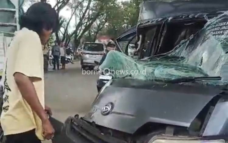 Pikap vs Truk di Trisakti Banjarmasin, Sopir Luka Serius