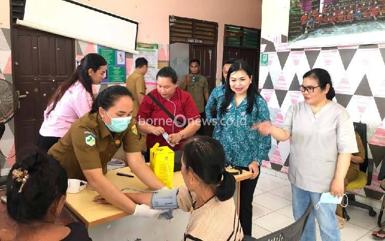 Peringati Hari Kartini, PKK Gunung Mas Gelar Pemeriksaan hingga KB Gratis