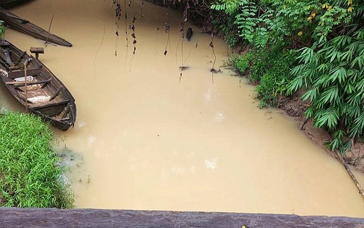 Warga Duga Tambang Emas Ilegal Jadi Penyebab Sungai Takuam di Bartim Keruh