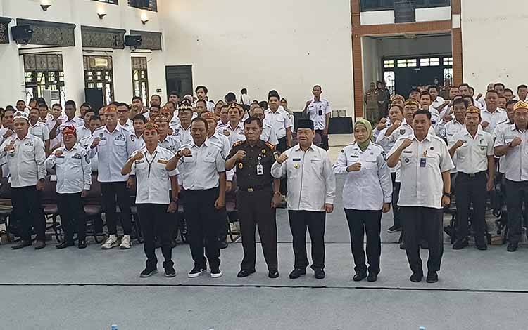 Bupati Kotim: Kades Harus Pahami Tata Kelola Keuangan Desa