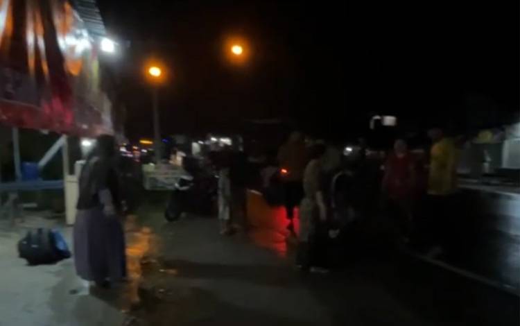 Pemotor Berjatuhan di Perbatasan Kalteng-Kalsel, Jalan Licin Diduga Akibat Tumpahan Solar