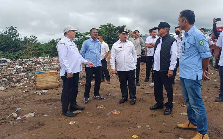 Bupati Kotim Minta Masyarakat Disiplin Buang Sampah di Depo