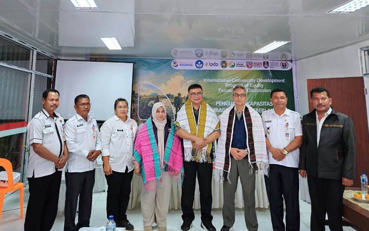 USU, UPM, dan UiTM Tanam Pohon di Habeahan, Perkuat Kesadaran Ekologis Desa